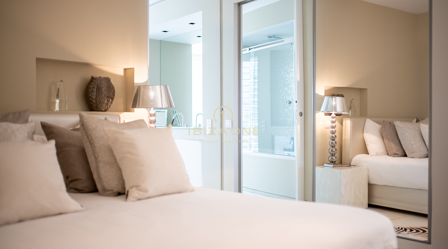 Appartement de luxe moderne à vendre à Las Boas avec vue sur la vieille ville, Ibiza