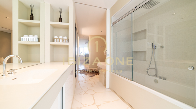 Appartement de luxe moderne à vendre à Las Boas avec vue sur la vieille ville, Ibiza