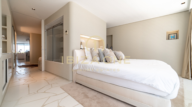 Apartamento moderno de lujo en venta en Las Boas con vistas al casco antiguo, Ibiza