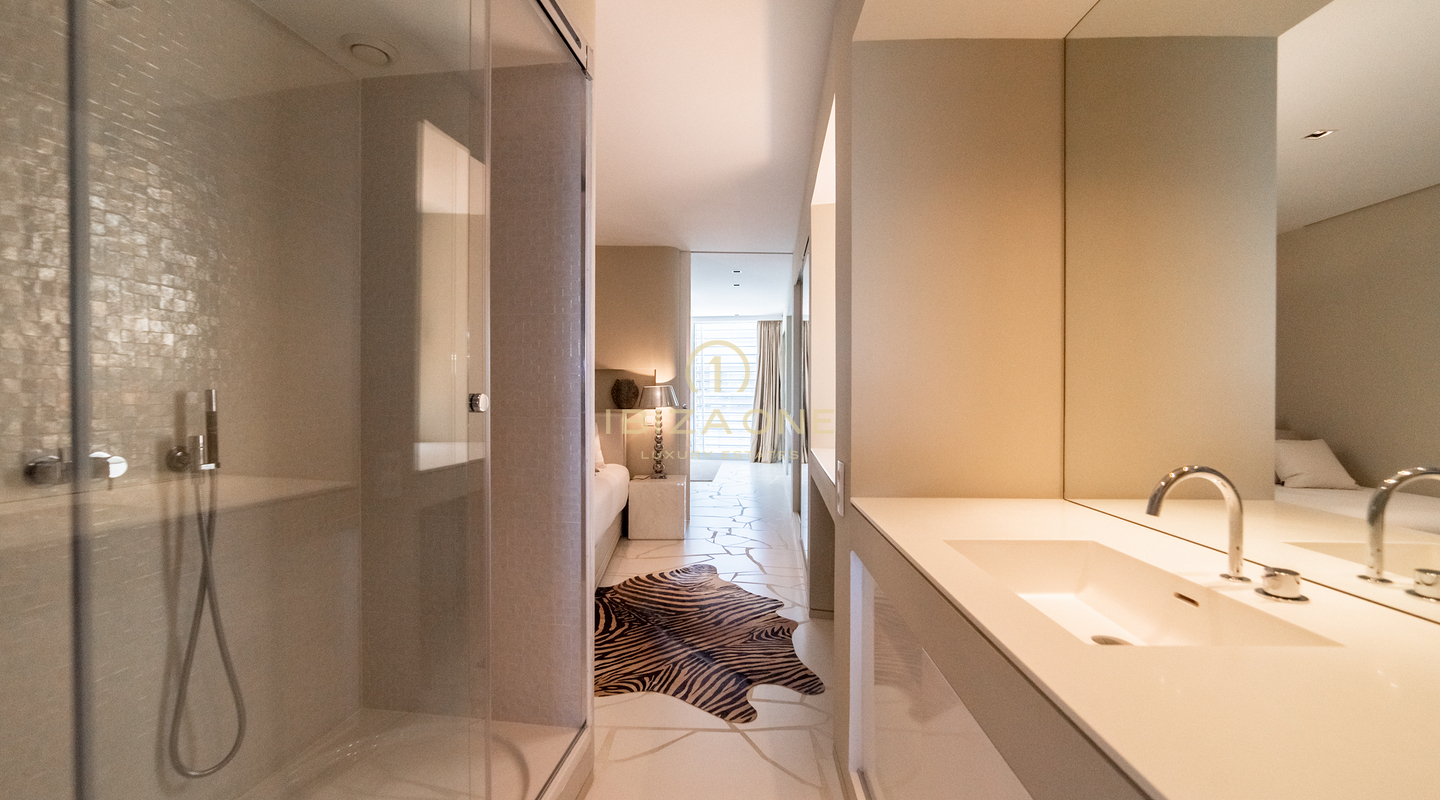 Modern luxe appartement te koop in Las Boas met uitzicht op de oude stad, Ibiza