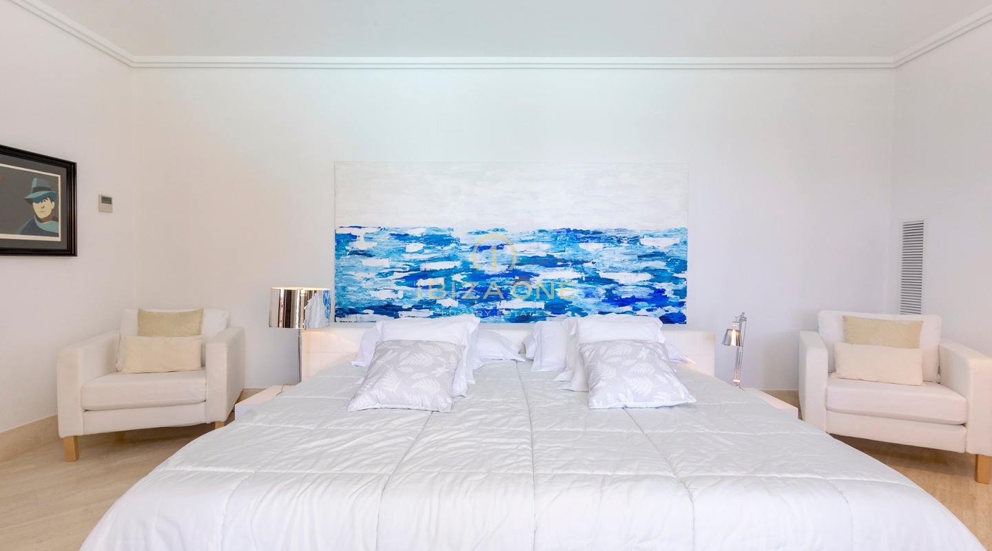 Uitstekende luxe villa met prachtig uitzicht op zee, Ibiza-stad en Formentera te koop