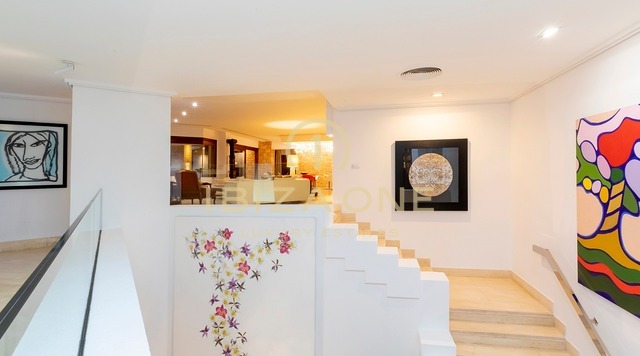 Uitstekende luxe villa met prachtig uitzicht op zee, Ibiza-stad en Formentera te koop
