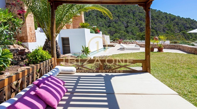 Outstanding luxury villa with great views of the sea, Ibiza town and Formentera for sale