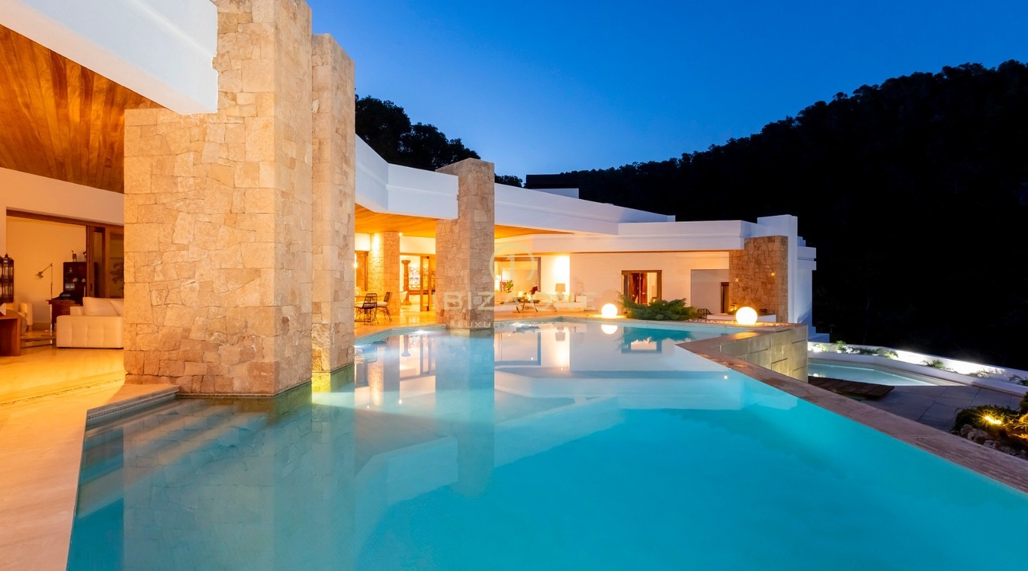 Outstanding luxury villa with great views of the sea, Ibiza town and Formentera for sale