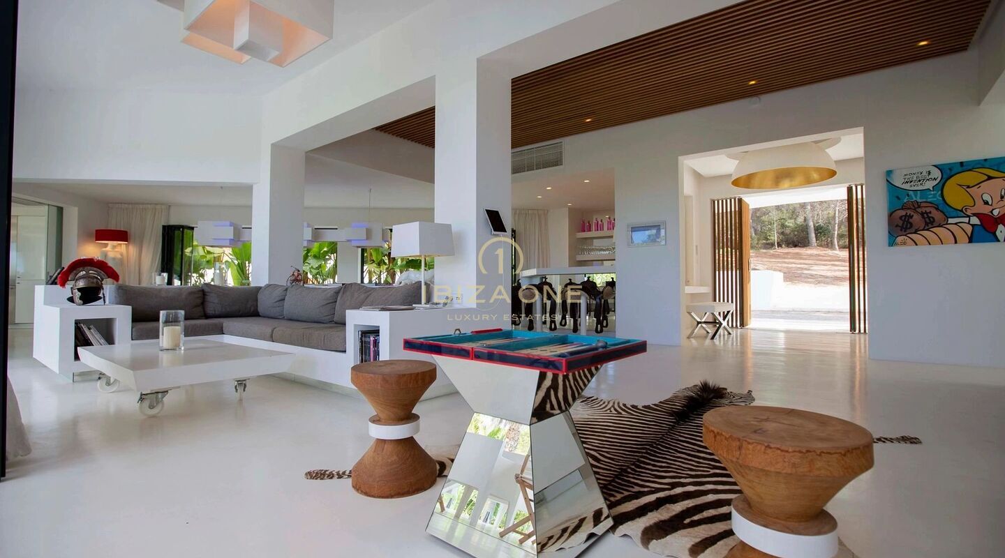 Exceptionnelle propriété de luxe composée de deux villas avec deux piscines privées et vue panoramique sur la mer, à vendre à San Agustín, Ibiza.