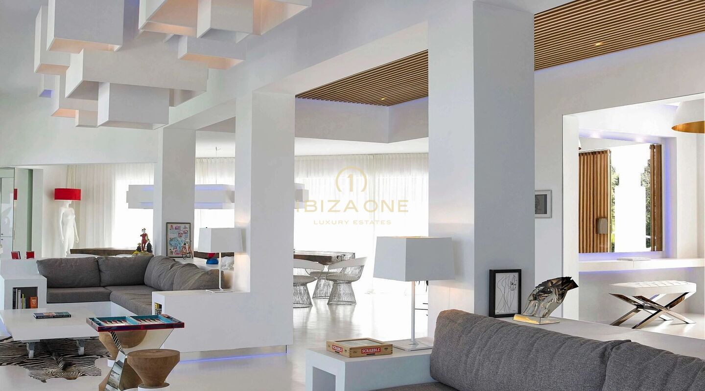 Uitzonderlijk luxe landgoed met twee villa's, twee privézwembaden en panoramisch uitzicht op zee te koop in San Agustín, Ibiza.