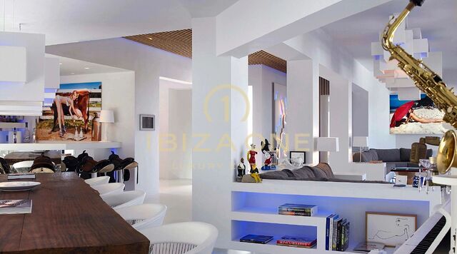 Excepcional finca de lujo de dos villas con dos piscinas privadas y vistas panorámicas al mar en venta en San Agustín, Ibiza.