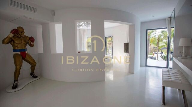 Uitzonderlijk luxe landgoed met twee villa's, twee privézwembaden en panoramisch uitzicht op zee te koop in San Agustín, Ibiza.