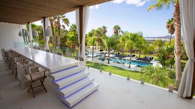 Eccezionale tenuta di lusso composta da due ville con due piscine private e vista panoramica sul mare in vendita a San Agustín, Ibiza