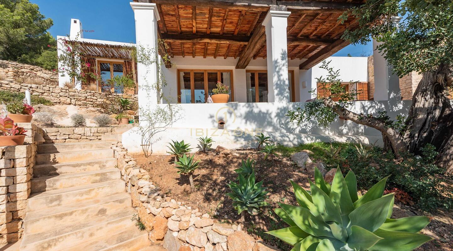 Beautiful finca with rental license for sale