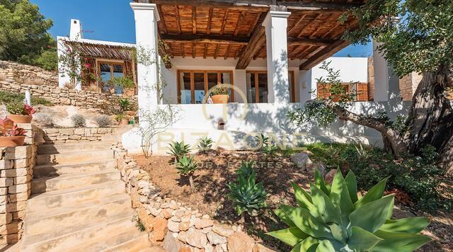 Beautiful finca with rental license for sale