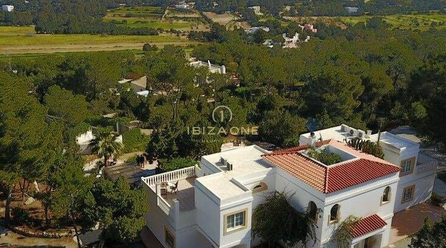 Villa in posizione tranquilla con vista mare e licenza di noleggio in vendita
