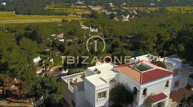 Ruhig gelegene Villa mit Meerblick und Vermietlizenz zum Verkauf