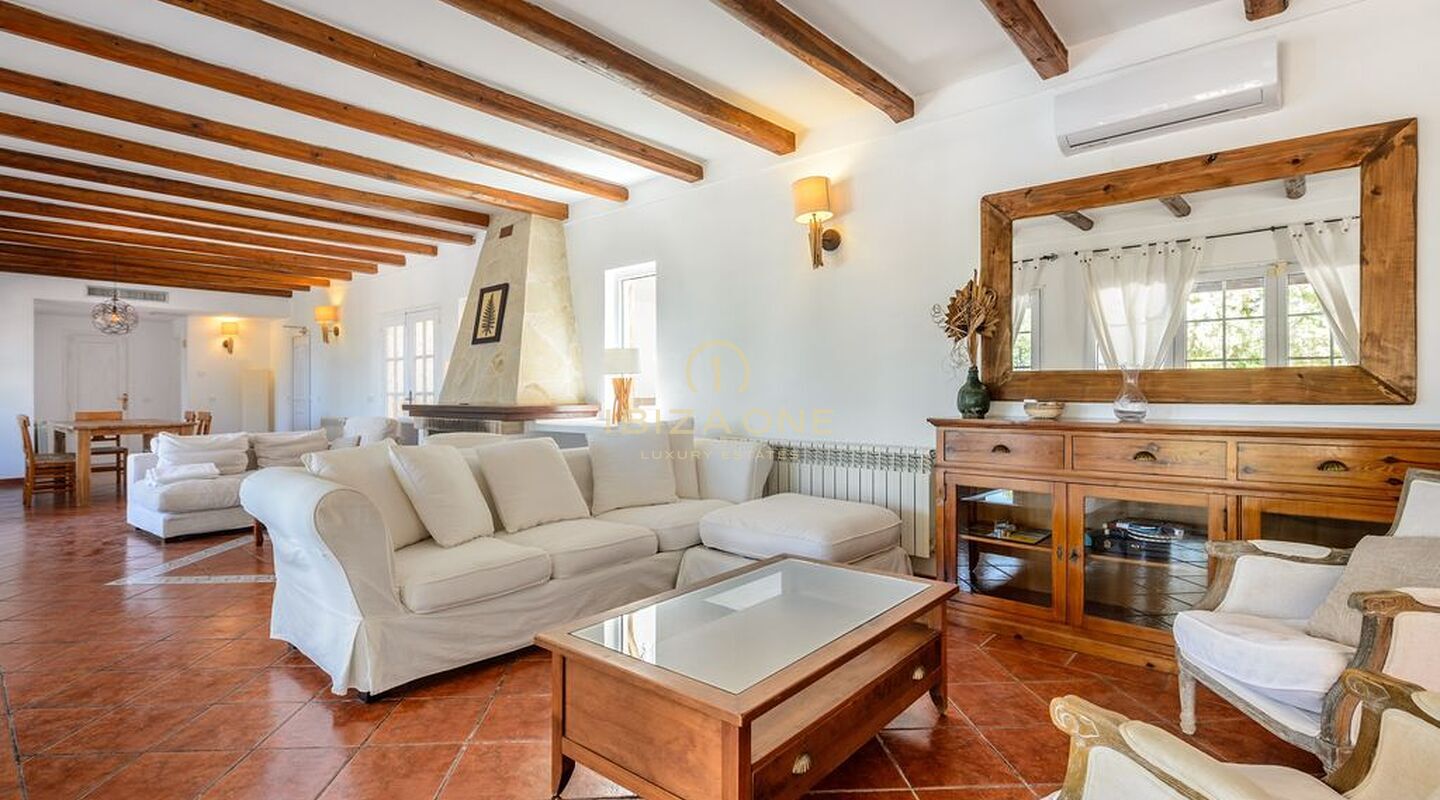 Ruhig gelegene Villa mit Meerblick und Vermietlizenz zum Verkauf