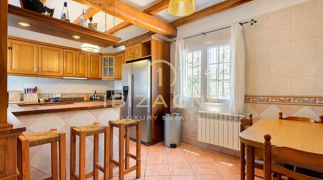Villa in posizione tranquilla con vista mare e licenza di noleggio in vendita