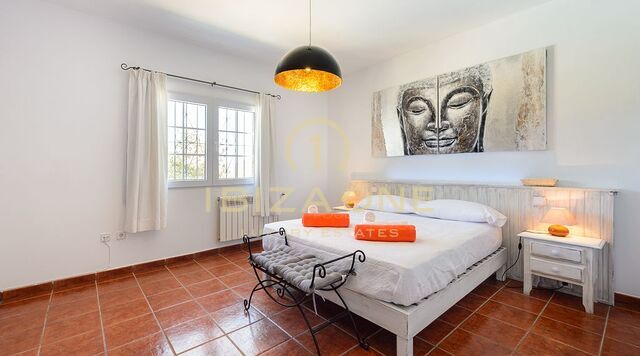 Villa située au calme avec vue sur la mer et licence de location à vendre