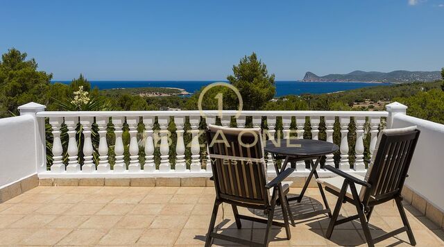 Ruhig gelegene Villa mit Meerblick und Vermietlizenz zum Verkauf