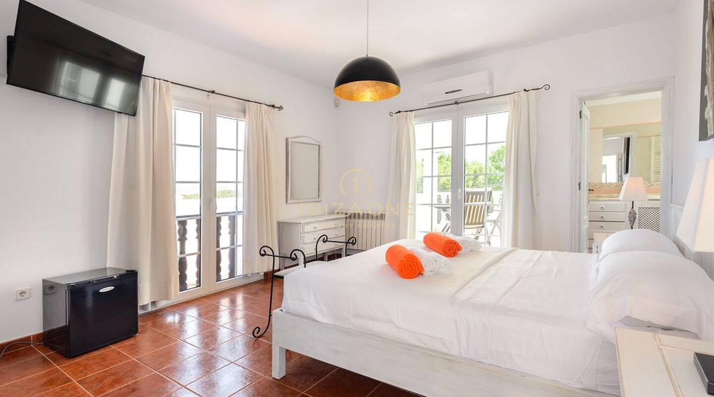 Ruhig gelegene Villa mit Meerblick und Vermietlizenz zum Verkauf