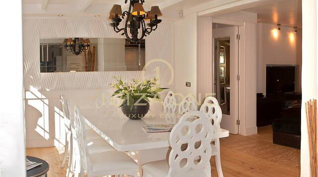 Villa mediterranea con due guest house, vista mare e licenza di noleggio turistico in vendita