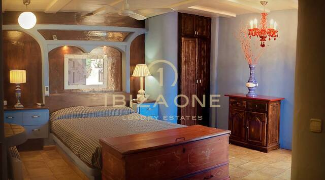 Mediterrane Villa mit zwei Gästehäusern, Meerblick und touristischer Vermietlizenz zum Verkauf