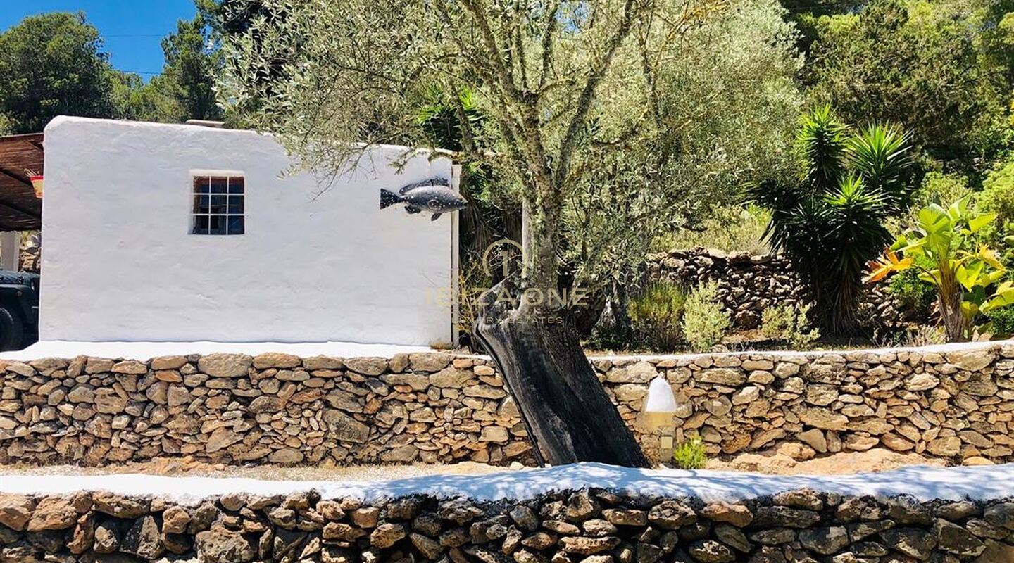Magnificent finca with 2 guest houses, sea views and tourist rental license for sale