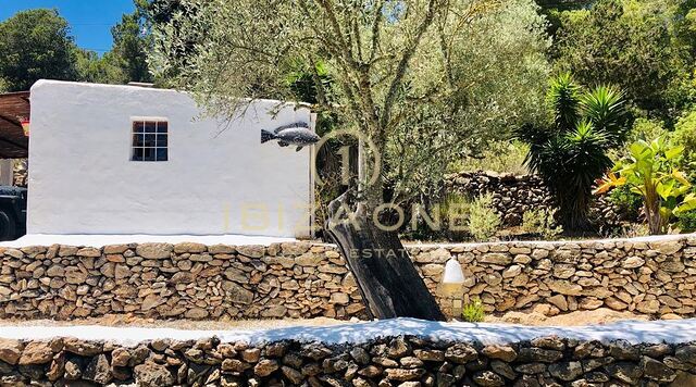 Magnifica finca con 2 guest house, vista sul mare e licenza di noleggio turistico in vendita