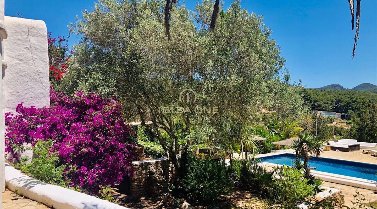 Magnifica finca con 2 guest house, vista sul mare e licenza di noleggio turistico in vendita