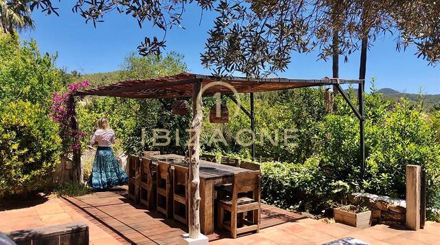 Magnifica finca con 2 guest house, vista sul mare e licenza di noleggio turistico in vendita