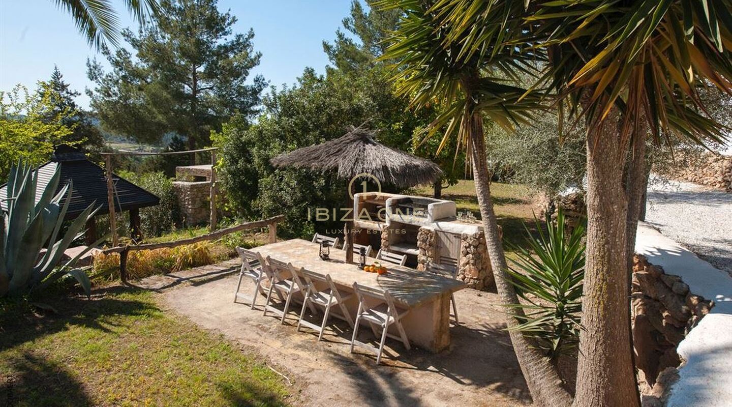 Magnifica finca con 2 guest house, vista sul mare e licenza di noleggio turistico in vendita