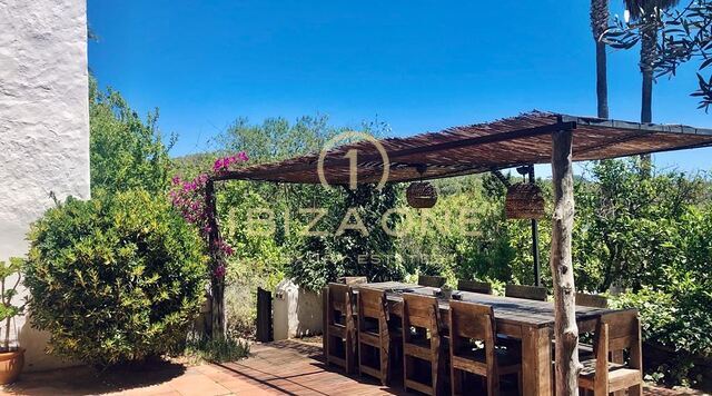 Herrliche Finca mit 2 Gästehäusern, Meerblick und touristischer Vermietlizenz zum Verkauf