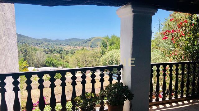 Magnífica finca con 2 casas de invitados, vistas al mar y licencia de alquiler turístico en venta