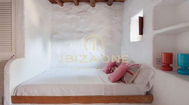Magnifica finca con 2 guest house, vista sul mare e licenza di noleggio turistico in vendita
