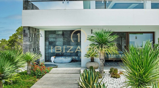 Villa nuovissima con vista magica sul mare e su Es Vedra in vendita