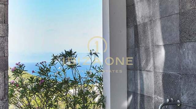 Brandneue Villa mit magischem Blick auf das Meer und Es Vedra zu verkaufen