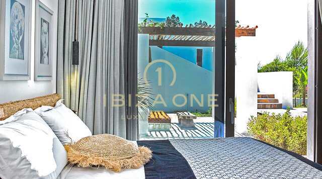 Se vende chalet a estrenar con mágicas vistas al mar y Es Vedra