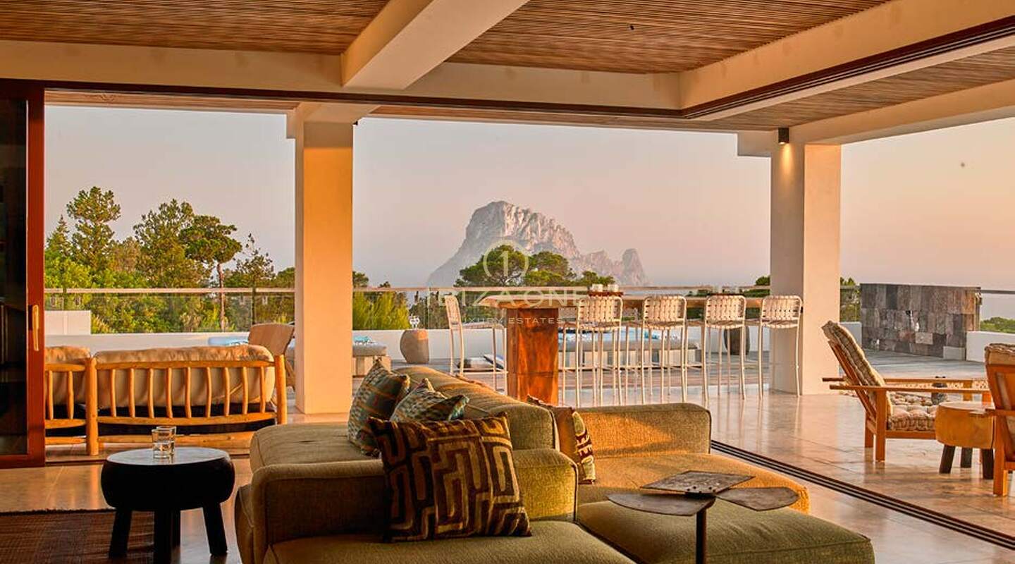 Se vende chalet a estrenar con mágicas vistas al mar y Es Vedra