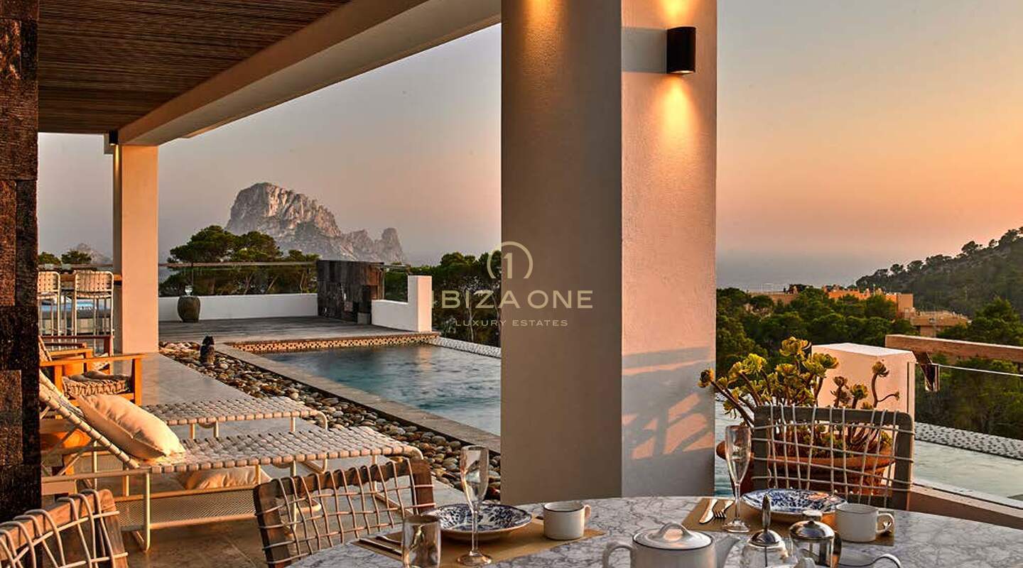 Se vende chalet a estrenar con mágicas vistas al mar y Es Vedra