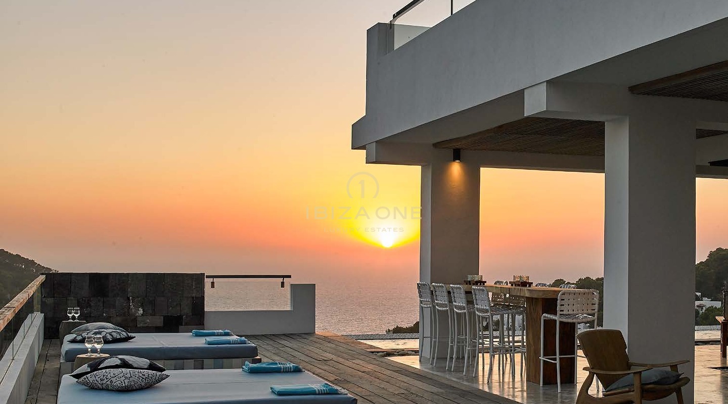 Villa nuovissima con vista magica sul mare e su Es Vedra in vendita