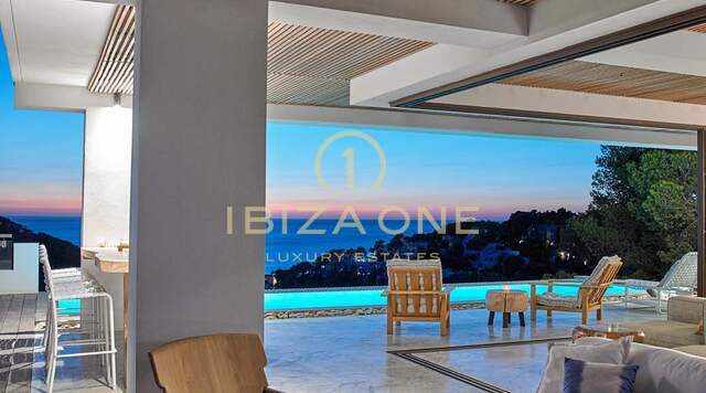 Se vende chalet a estrenar con mágicas vistas al mar y Es Vedra