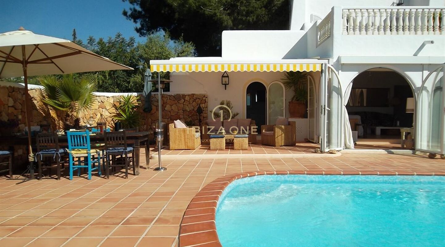 Great property with views of the sea and the old town for sale