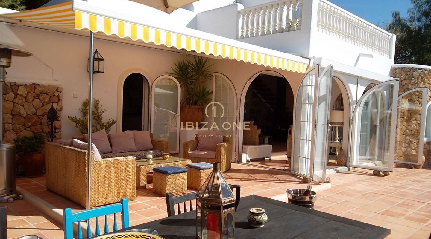 Estupenda propiedad con vistas al mar y al casco antiguo en venta