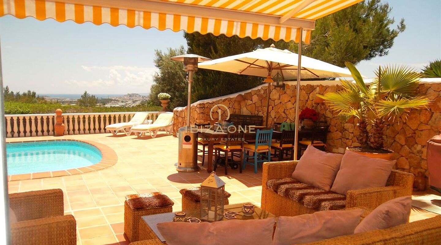 Ottima proprietà con vista mare e centro storico in vendita