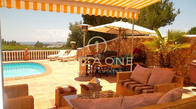 Ottima proprietà con vista mare e centro storico in vendita