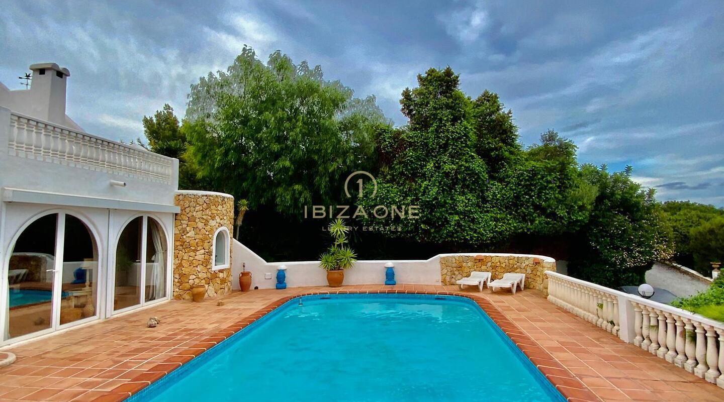 Estupenda propiedad con vistas al mar y al casco antiguo en venta
