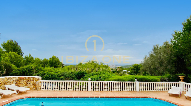 Ottima proprietà con vista mare e centro storico in vendita