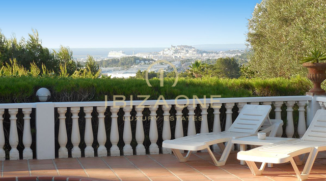 Tolle Immobilie mit Blick auf das Meer und die Altstadt zum Verkauf