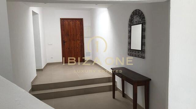 Propiedad de lujo modernizada con casa de invitados y vistas al mar en venta, Ibiza