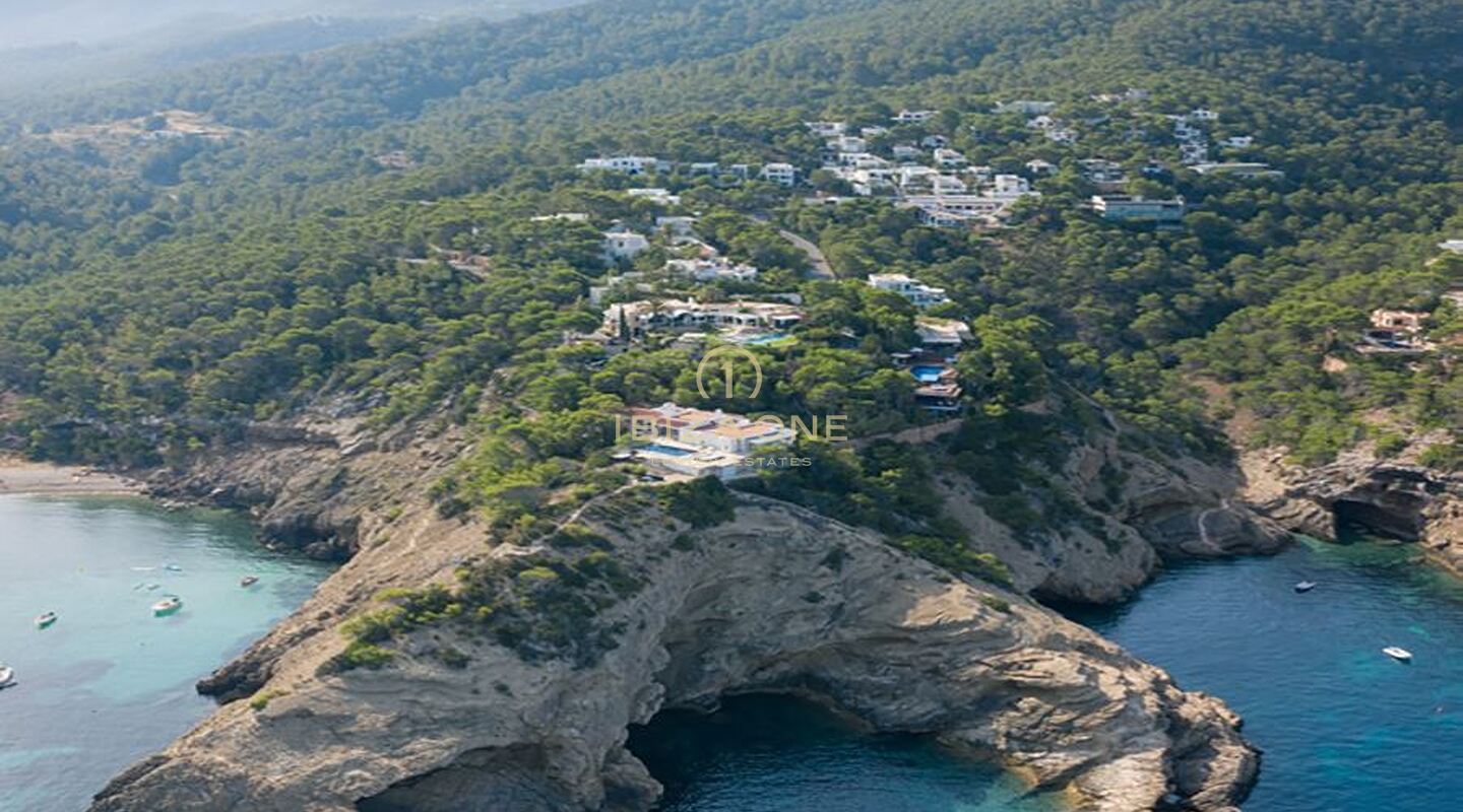 Propriété de luxe modernisée avec maison d'hôtes et vue sur la mer à vendre, Ibiza