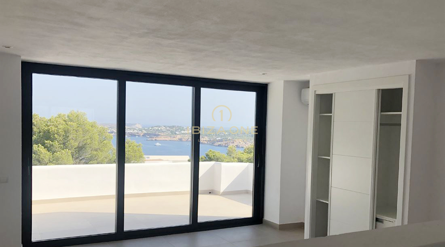 Gemoderniseerd luxe pand met gastenverblijf en uitzicht op zee te koop, Ibiza