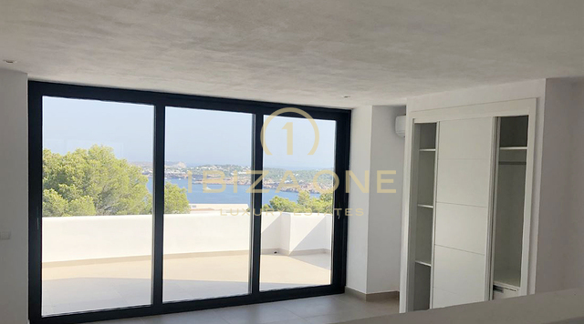 Proprietà di lusso modernizzata con guest house e vista mare in vendita, Ibiza